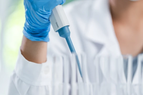 Pipeteo repetitivo sin errores: ¿Por qué dar el salto al sistema electrónico?