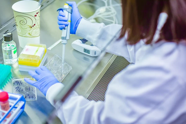 Cómo elegir la mejor cabina de seguridad biológica para tu laboratorio